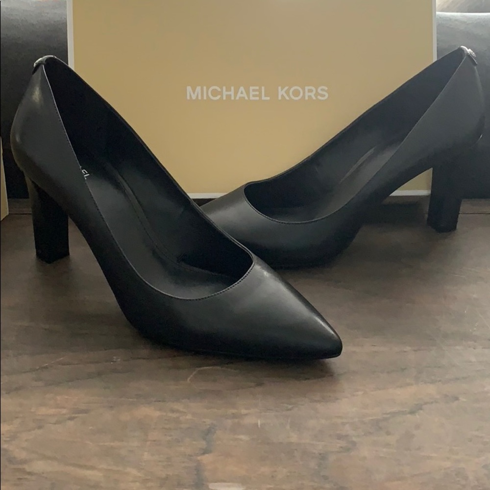 Micheal Kors - Size 10 - Abbi Flex Pump